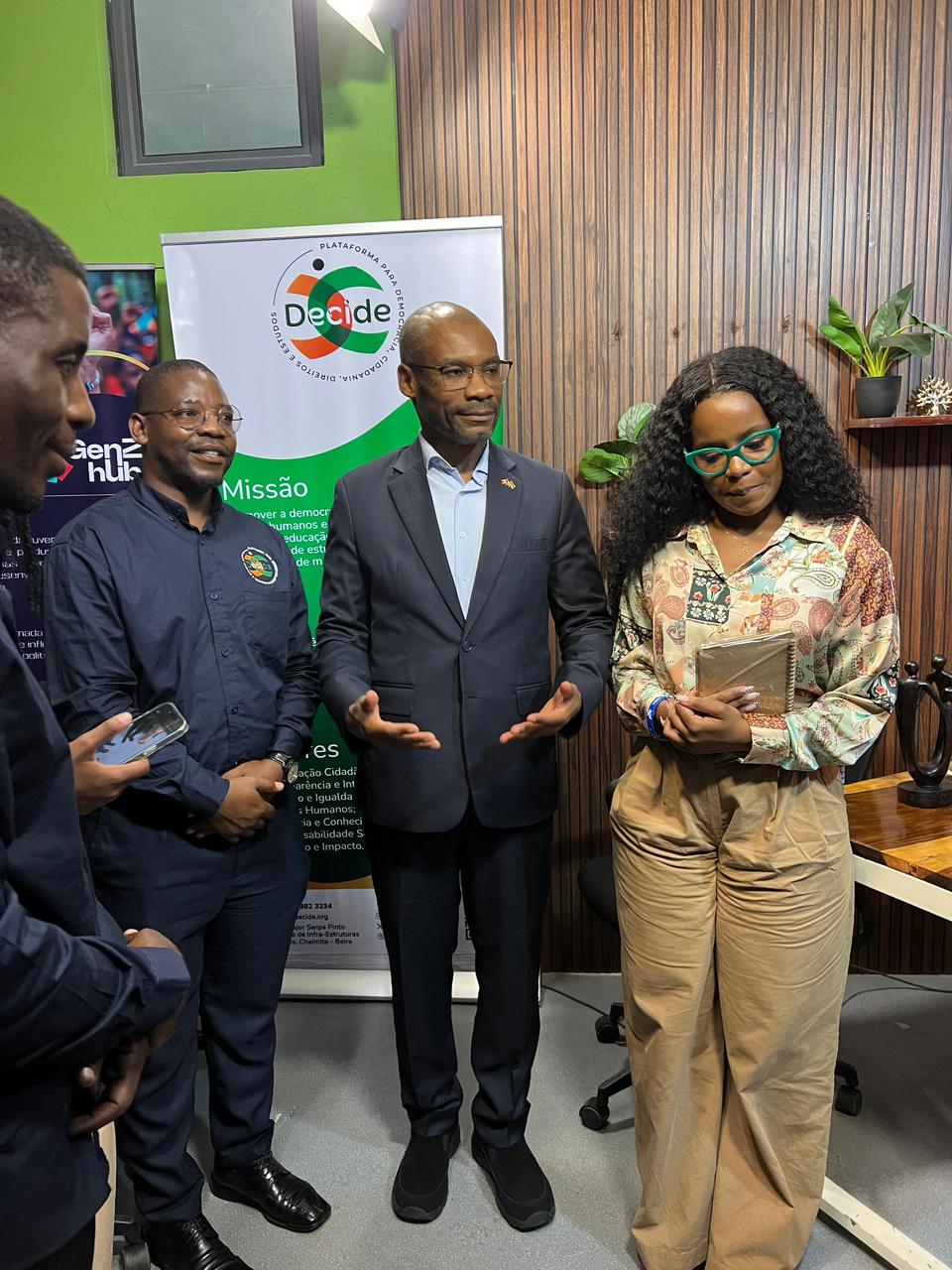 ALTO COMISSÁRIO DO CANADÁ VISITA A DECIDE